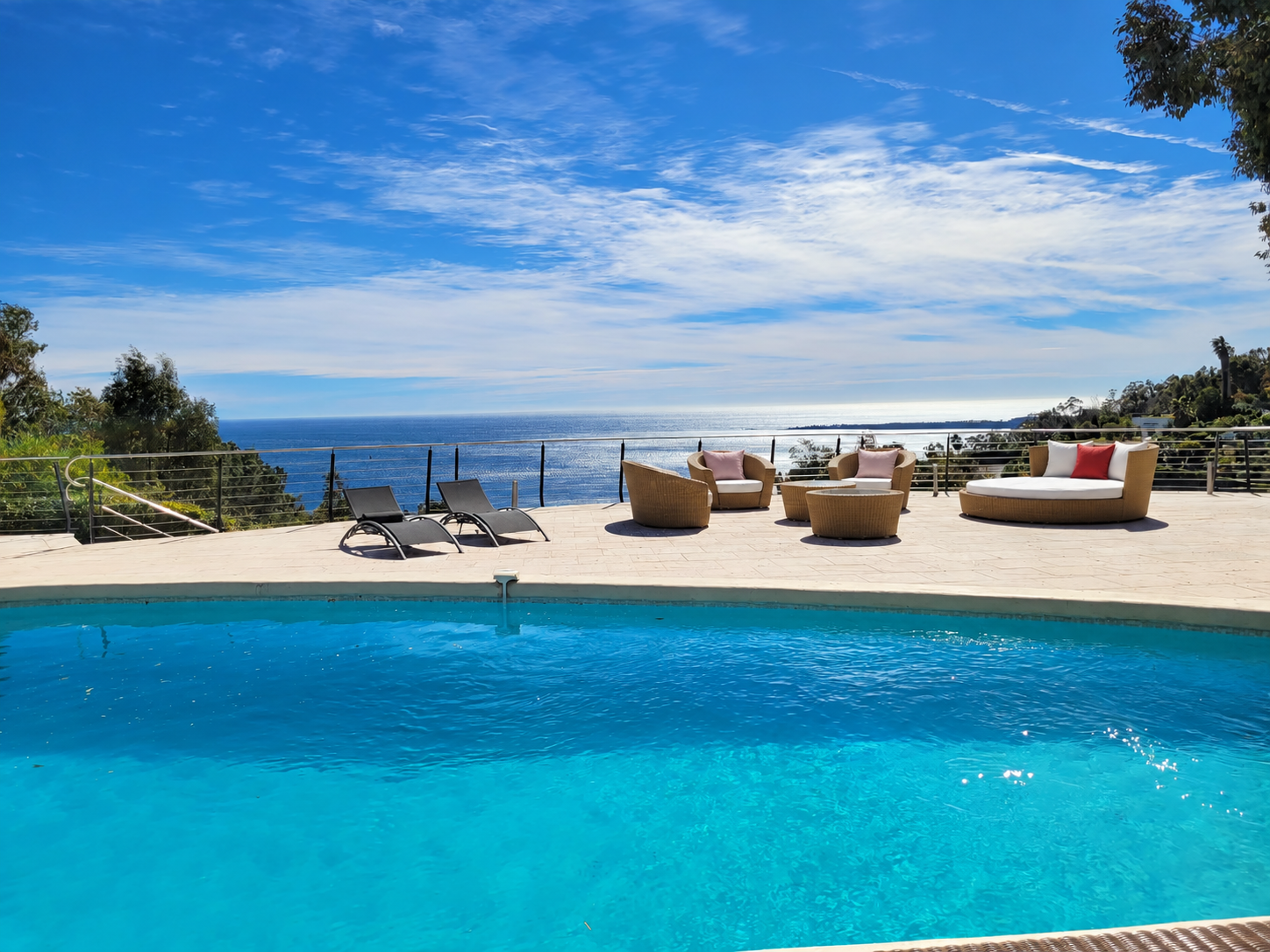 Villa Oxygène pool terrace overlooking the Mediterranean